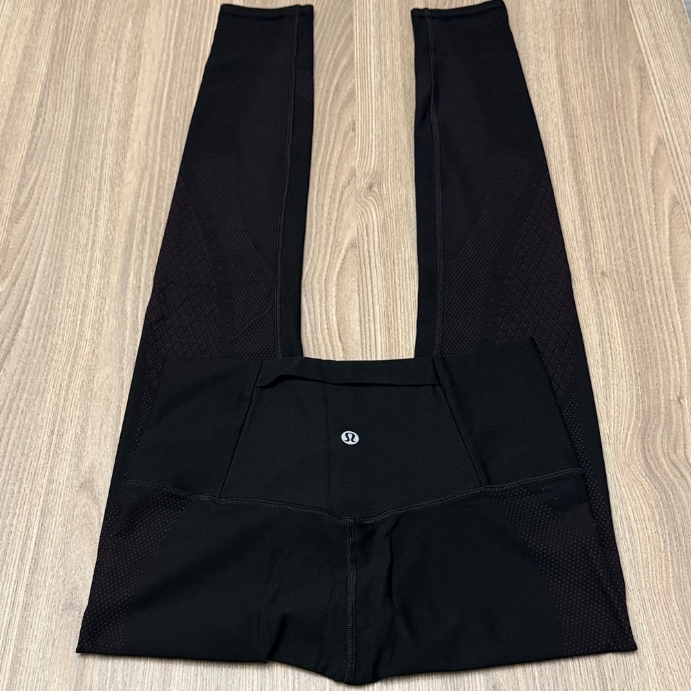 Lululemon Mapped Out High-Rise Tight 28" in Black/Marvel Size 6